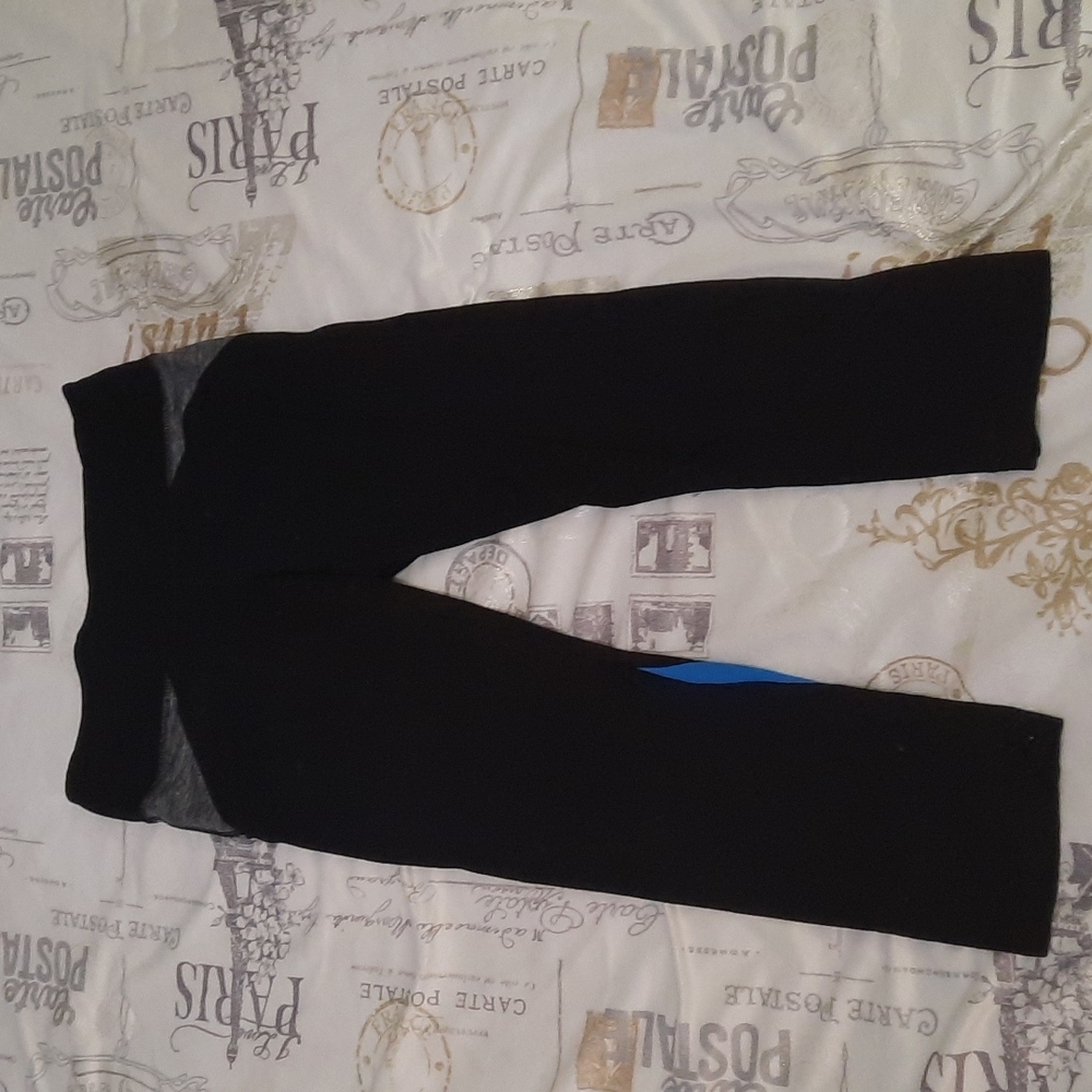 Black yoga pants.